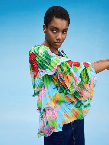 Tropical Print Lettuce Trim Layered Sleeve Crop Top Tropical Print Lettuce Trim Layered Sleeve Crop Top