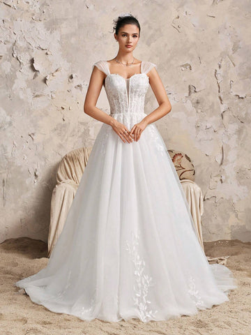 Baroque Vintage Deep V-Neck Lace Romantic Bride Bling-Bling Fairy Loose Beach Wedding Dress With Mini Train Baroque Vintage Deep V-Neck Lace Romantic Bride Bling-Bling Fairy Loose Beach Wedding Dress With Mini Train