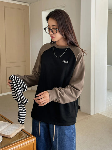 Letter Patched Colorblock Raglan Sleeve Tee Letter Patched Colorblock Raglan Sleeve Tee