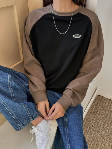 Letter Patched Colorblock Raglan Sleeve Tee Letter Patched Colorblock Raglan Sleeve Tee