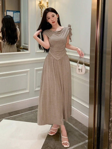 DAZY Women's Solid Color Pleated Asymmetric Hem T-Shirt And Skirt Set DAZY Women's Solid Color Pleated Asymmetric Hem T-Shirt And Skirt Set