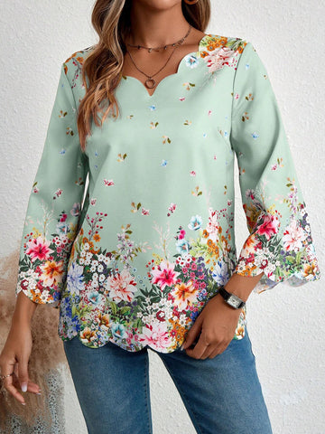 EMERY ROSE Women's Positioned Floral Print Scalloped V-Neck Mid-Sleeve Shirt EMERY ROSE Women's Positioned Floral Print Scalloped V-Neck Mid-Sleeve Shirt