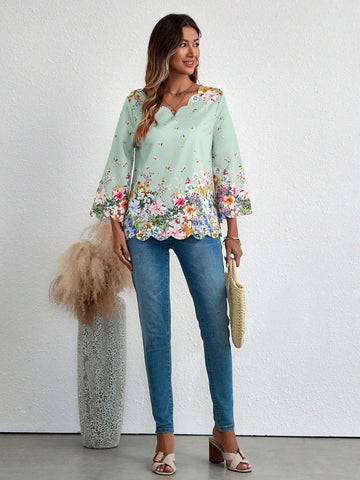 EMERY ROSE Women's Positioned Floral Print Scalloped V-Neck Mid-Sleeve Shirt EMERY ROSE Women's Positioned Floral Print Scalloped V-Neck Mid-Sleeve Shirt