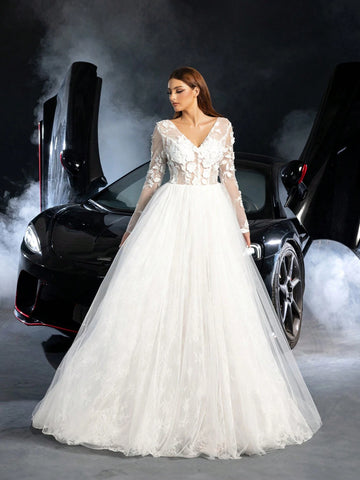 Elegant Plunging Neck Floral Applique Sheer Lace Wedding Dress Elegant Plunging Neck Floral Applique Sheer Lace Wedding Dress