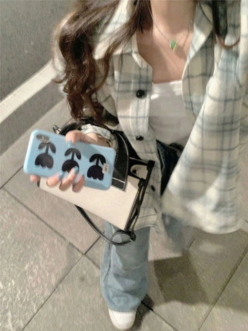 Loose Shoulder And Long Sleeved Checkered Pattern Loose Shoulder And Long Sleeved Checkered Pattern