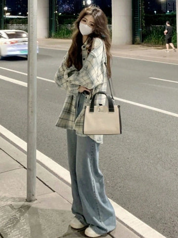 Loose Shoulder And Long Sleeved Checkered Pattern Loose Shoulder And Long Sleeved Checkered Pattern