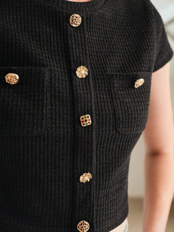 MOTF STUDIO GOLD BUTTON DETAIL PATCH POCKET TEXTURED CROP TEE MOTF STUDIO GOLD BUTTON DETAIL PATCH POCKET TEXTURED CROP TEE