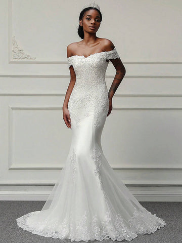 Off-Shoulder Appliqué Hand-Beaded Mermaid Wedding Dress Off-Shoulder Appliqué Hand-Beaded Mermaid Wedding Dress