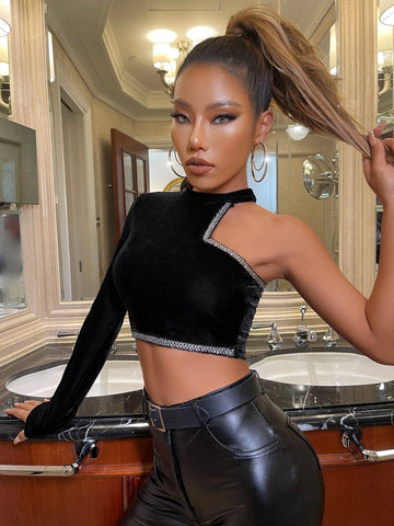 Asymmetrical Neck Contrast Tape Crop Velvet Tee Asymmetrical Neck Contrast Tape Crop Velvet Tee