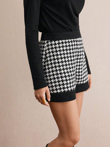 BIZwear Women Casual Houndstooth Print Shorts, Suitable For Autumn Everyday Wear BIZwear Women Casual Houndstooth Print Shorts, Suitable For Autumn Everyday Wear