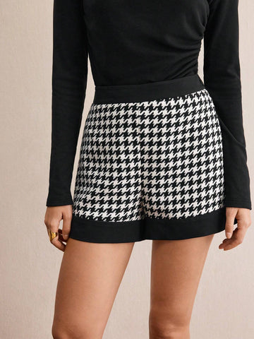 BIZwear Women Casual Houndstooth Print Shorts, Suitable For Autumn Everyday Wear BIZwear Women Casual Houndstooth Print Shorts, Suitable For Autumn Everyday Wear