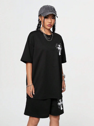 Women's Cross Printed Round Neck T-Shirt And Shorts Set Women's Cross Printed Round Neck T-Shirt And Shorts Set