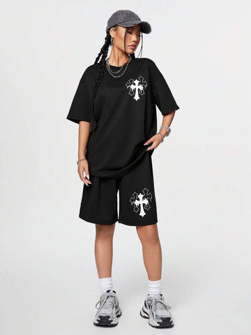Women's Cross Printed Round Neck T-Shirt And Shorts Set Women's Cross Printed Round Neck T-Shirt And Shorts Set
