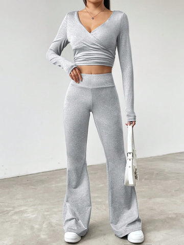 Women'S V-Neck Cropped T-Shirt And Long Pants Set With Pleats Women'S V-Neck Cropped T-Shirt And Long Pants Set With Pleats
