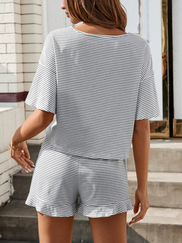 Short Sleeved Black And White Striped Round Neck T-Shirt And Shorts Set For Women, Summer Short Sleeved Black And White Striped Round Neck T-Shirt And Shorts Set For Women, Summer