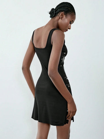 1pc Women Casual Short Dress With Graphic Shoulder Strap Detail, Minimalist Style 1pc Women Casual Short Dress With Graphic Shoulder Strap Detail, Minimalist Style