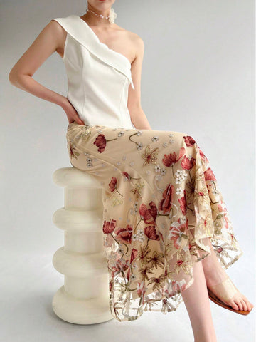 Privé Women's Elegant Floral Embroidery Heavy Work Fish Tail Skirt For Wedding Season And Date Privé Women's Elegant Floral Embroidery Heavy Work Fish Tail Skirt For Wedding Season And Date