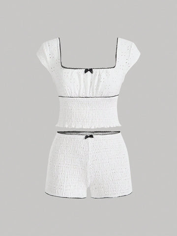 Ladies' White Jacquard Bow Decorated Top And Slim Fit Shorts Set Ladies' White Jacquard Bow Decorated Top And Slim Fit Shorts Set