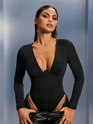 1pc Women's Black Zippered Front Bodysuit, Curve-Hugging Silhouette 1pc Women's Black Zippered Front Bodysuit, Curve-Hugging Silhouette