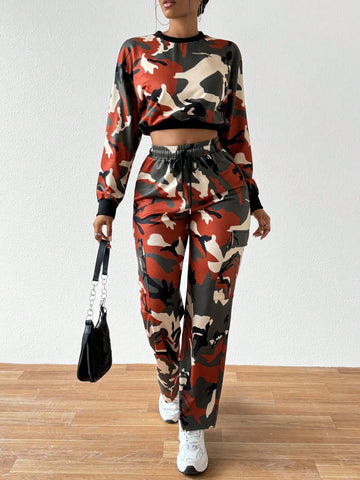 Camouflage Printed Cropped Sweatshirt And Drawstring Waist Jogger Pants Two Piece Set Camouflage Printed Cropped Sweatshirt And Drawstring Waist Jogger Pants Two Piece Set