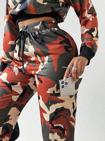 Camouflage Printed Cropped Sweatshirt And Drawstring Waist Jogger Pants Two Piece Set Camouflage Printed Cropped Sweatshirt And Drawstring Waist Jogger Pants Two Piece Set