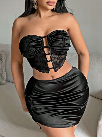 Sexy And Elegant Lace Splice Hollow Out Short Top And Mini Skirt Set For Ladies At Dance Parties In Summer Sexy And Elegant Lace Splice Hollow Out Short Top And Mini Skirt Set For Ladies At Dance Parties In Summer