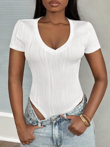 New Casual Basic V-Neck Short-Sleeved Slim-Fitting Wavy Knitted White Fabric Bodysuit For Women New Casual Basic V-Neck Short-Sleeved Slim-Fitting Wavy Knitted White Fabric Bodysuit For Women