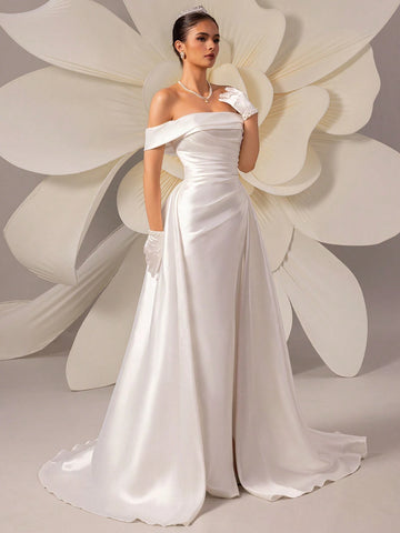 Simple Satin Off-Shoulder Wedding Dress With Large Swing Dress Simple Satin Off-Shoulder Wedding Dress With Large Swing Dress