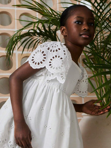 Young Girls' Sweet Ruffle Collar Floral Hollow Out Dresses Young Girls' Sweet Ruffle Collar Floral Hollow Out Dresses