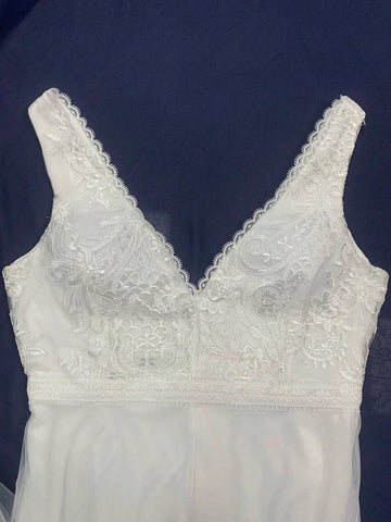 V-Neck Lace Patchwork Sleeveless Mesh Splice Slim Fit Wedding Dress V-Neck Lace Patchwork Sleeveless Mesh Splice Slim Fit Wedding Dress