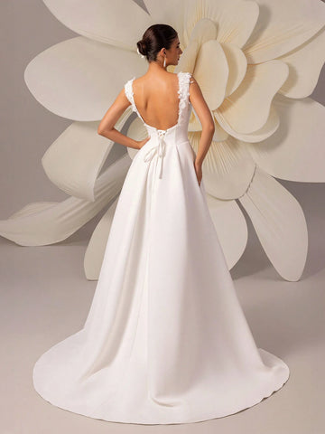 Women's Solid Color Sleeveless Simple Bridal Gown With Train Women's Solid Color Sleeveless Simple Bridal Gown With Train