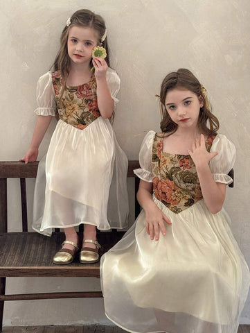Young Girl Ditsy Floral Ruffled Hem Casual Shift Dress Young Girl Ditsy Floral Ruffled Hem Casual Shift Dress
