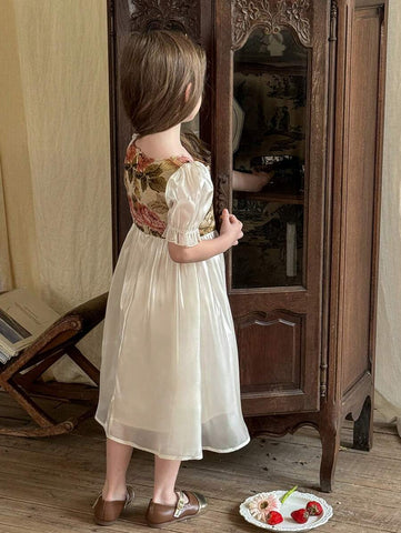 Young Girl Ditsy Floral Ruffled Hem Casual Shift Dress Young Girl Ditsy Floral Ruffled Hem Casual Shift Dress