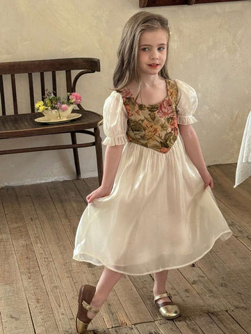 Young Girl Ditsy Floral Ruffled Hem Casual Shift Dress Young Girl Ditsy Floral Ruffled Hem Casual Shift Dress