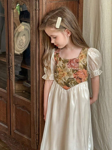 Young Girl Ditsy Floral Ruffled Hem Casual Shift Dress Young Girl Ditsy Floral Ruffled Hem Casual Shift Dress
