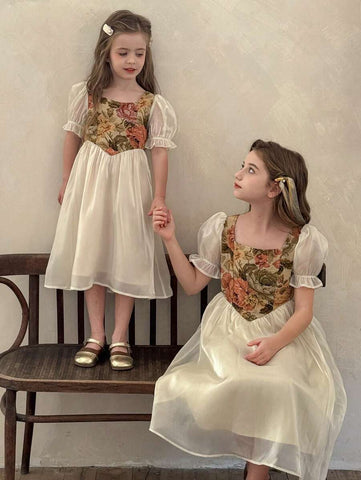 Young Girl Ditsy Floral Ruffled Hem Casual Shift Dress Young Girl Ditsy Floral Ruffled Hem Casual Shift Dress