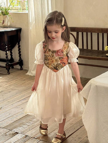 Young Girl Ditsy Floral Ruffled Hem Casual Shift Dress Young Girl Ditsy Floral Ruffled Hem Casual Shift Dress
