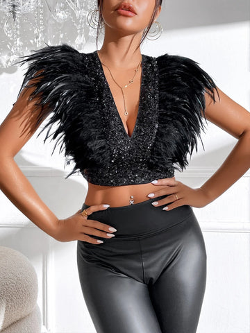 Fuzzy Trim Zipper Back Crop Top Without Arm Sleeves Fuzzy Trim Zipper Back Crop Top Without Arm Sleeves