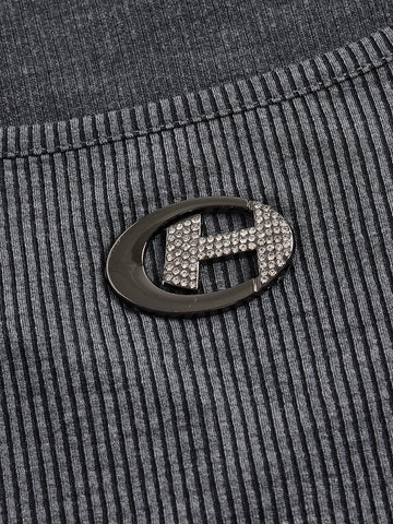 EZwear Rhinestone Metal Decor Scoop Neck Asymmetrical Hem Crop Tee EZwear Rhinestone Metal Decor Scoop Neck Asymmetrical Hem Crop Tee