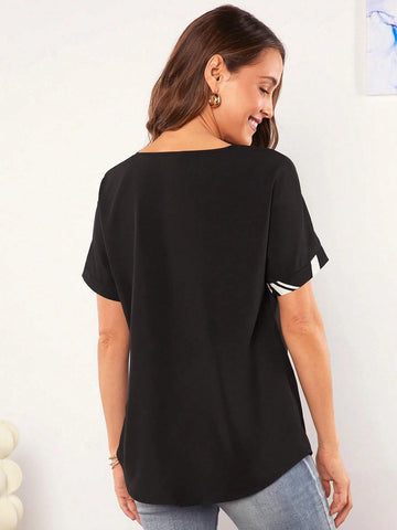 EMERY ROSE Graphic Print Notched Neckline Batwing Sleeve Blouse