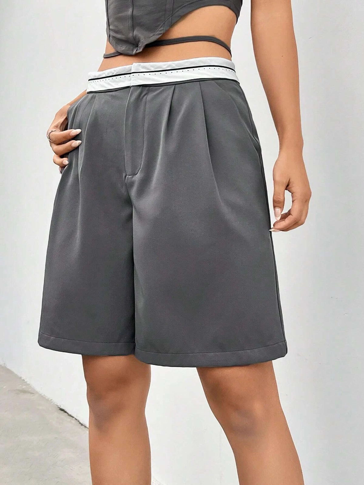 EZwear Contrast Trim Fold Pleated Detail Wide Leg Shorts
