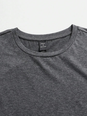 EZwear Figure & Slogan Graphic Drop Shoulder Tee