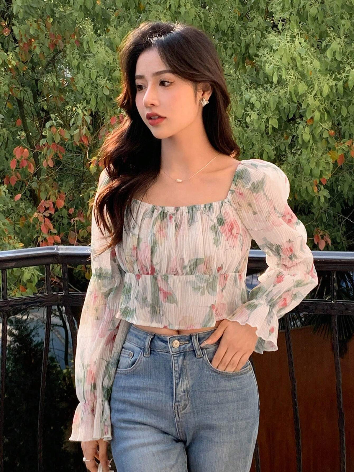 Floral Print Flounce Sleeve Crop Blouse
