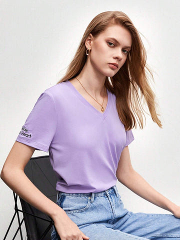 BIZwear Embroidery Slogan Pattern V Neck Tee