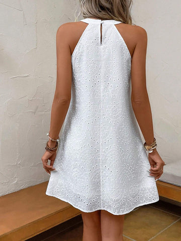 EMERY ROSE Solid Keyhole Back Halter Neck Dress