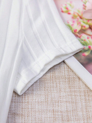 Solid Ribbed Knit Tee & Floral Print Belted Shorts