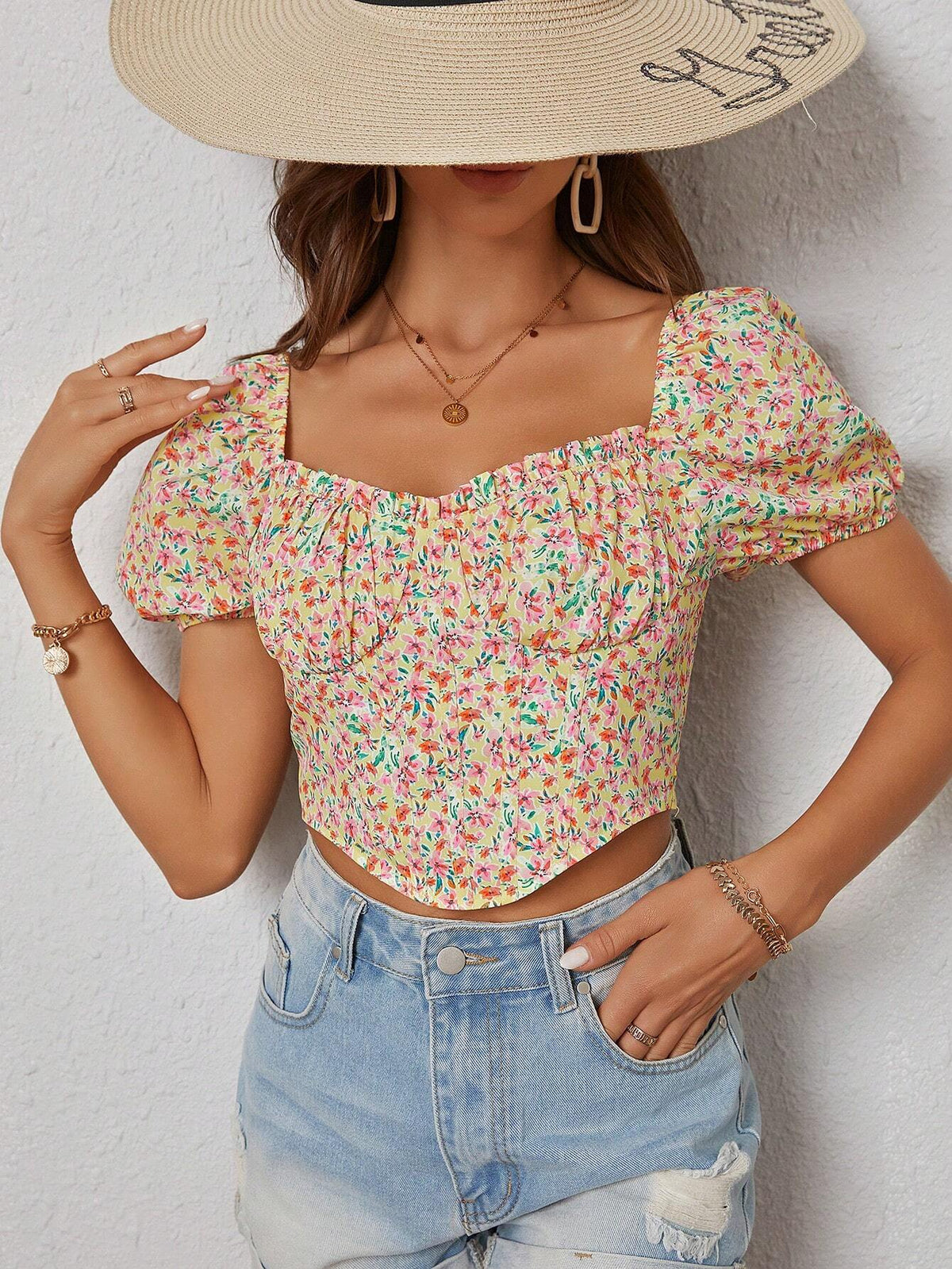 Ditsy Floral Print Ruched Bust Puff Sleeve Bandana Hem Crop Blouse