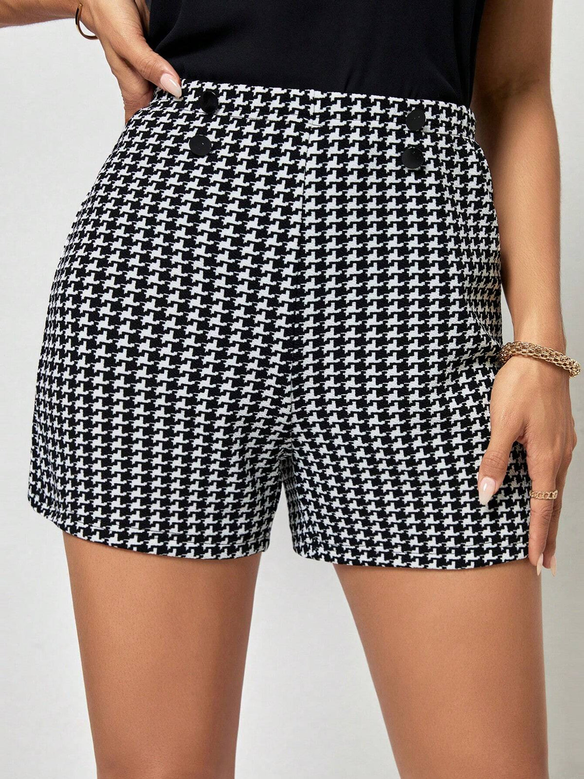 EMERY ROSE Houndstooth Print Button Detail Shorts