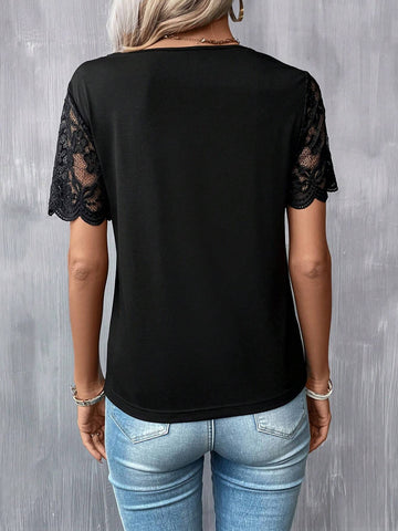 EMERY ROSE Contrast Lace Scallop Trim Tee