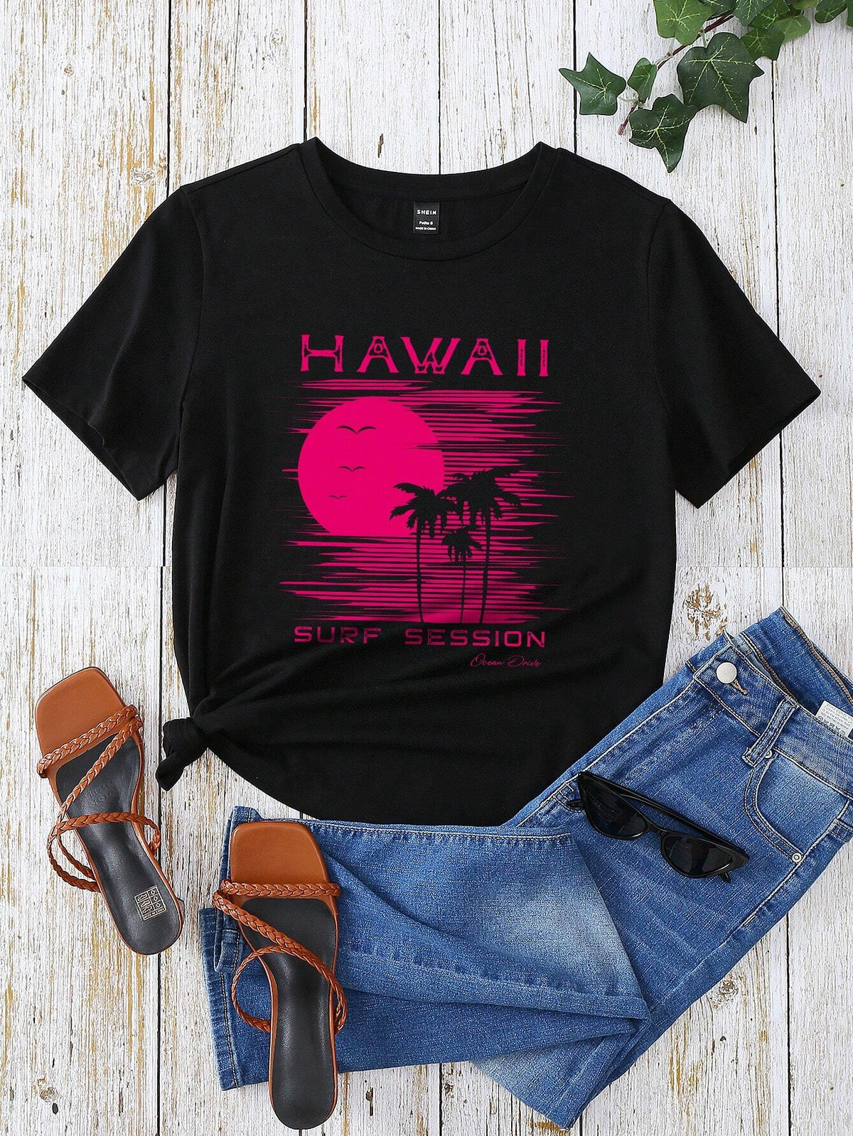 EMERY ROSE Letter & Palm Tree Print Tee